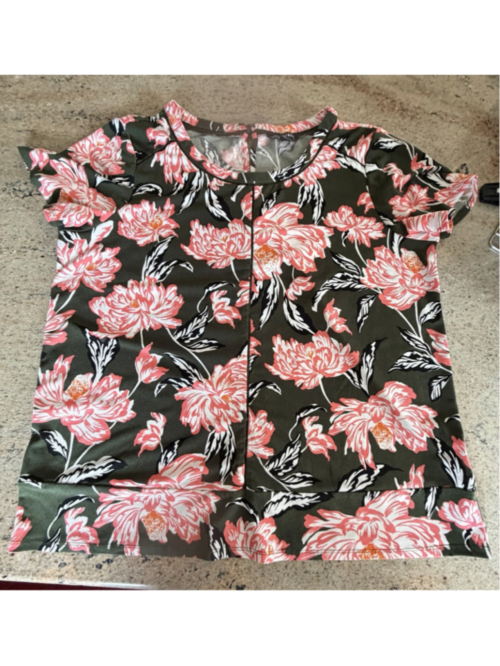 Roz & Ali Women’s Size XL Short Sleeve Scoop Neck Flowered Top
